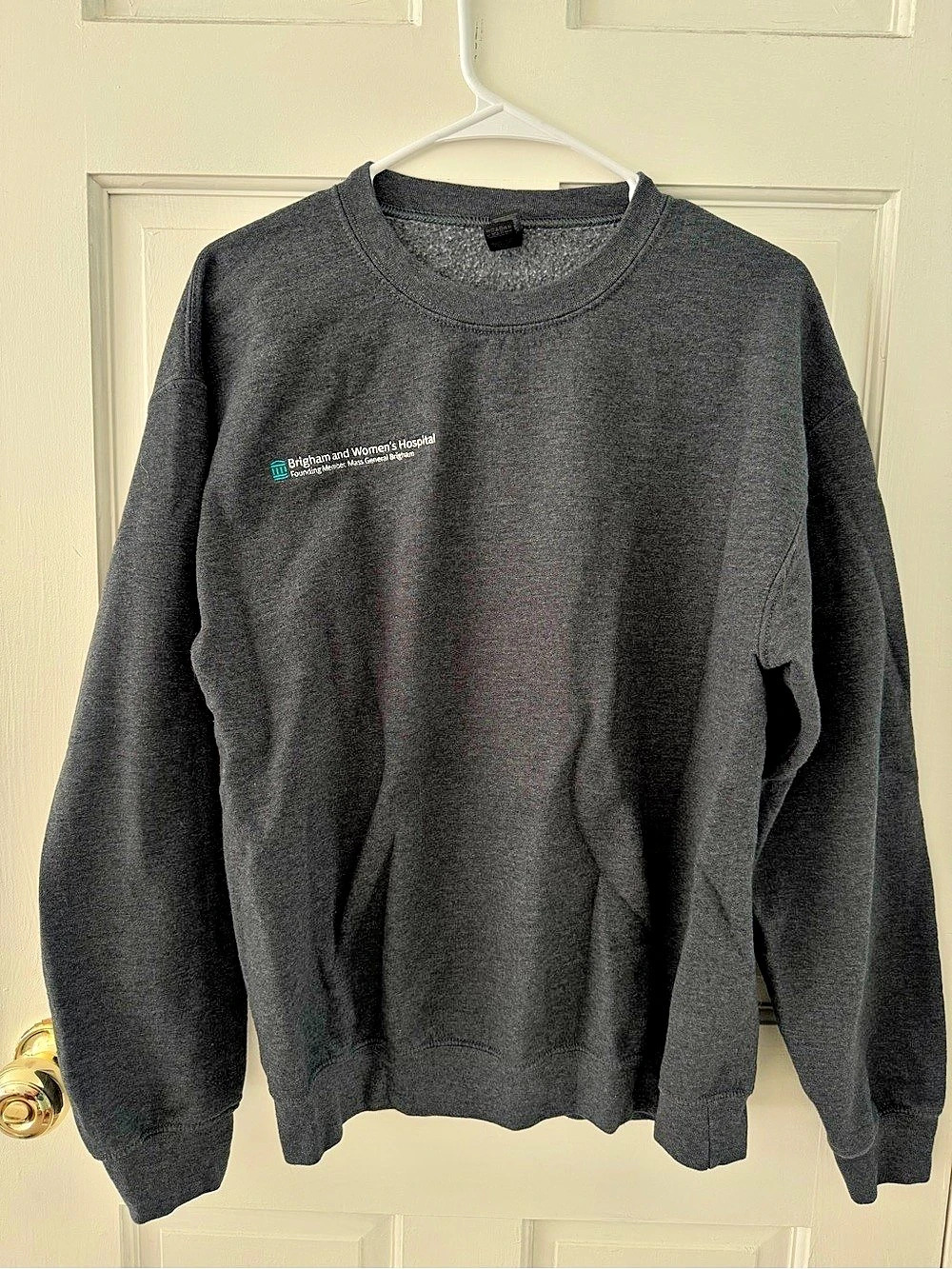 Gildan Heavy Blend Crewneck Sweatshirt Brigham and Women's Hospital Gray
